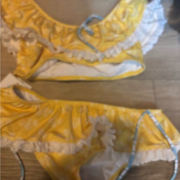 Well dressed wolf wilding girls 6/7 bikini lot - Picture 4 of 6